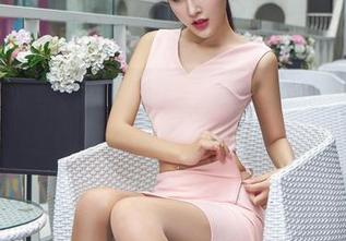 AISS爱丝(黄金版) – 小哲的女神，图片里的优雅又是一种自信？