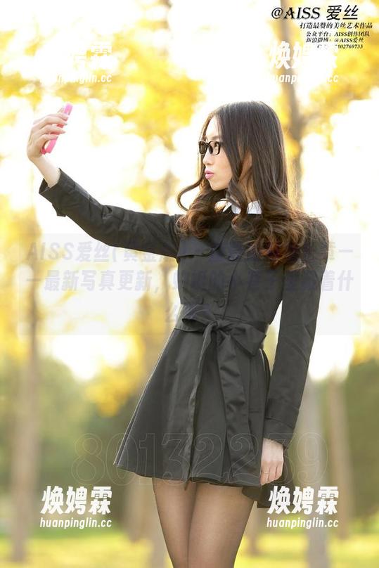AISS爱丝(黄金版) - 萱萱的逛街乐章——最新写真更新，蜿蜒的小巷子里藏着什么呢？