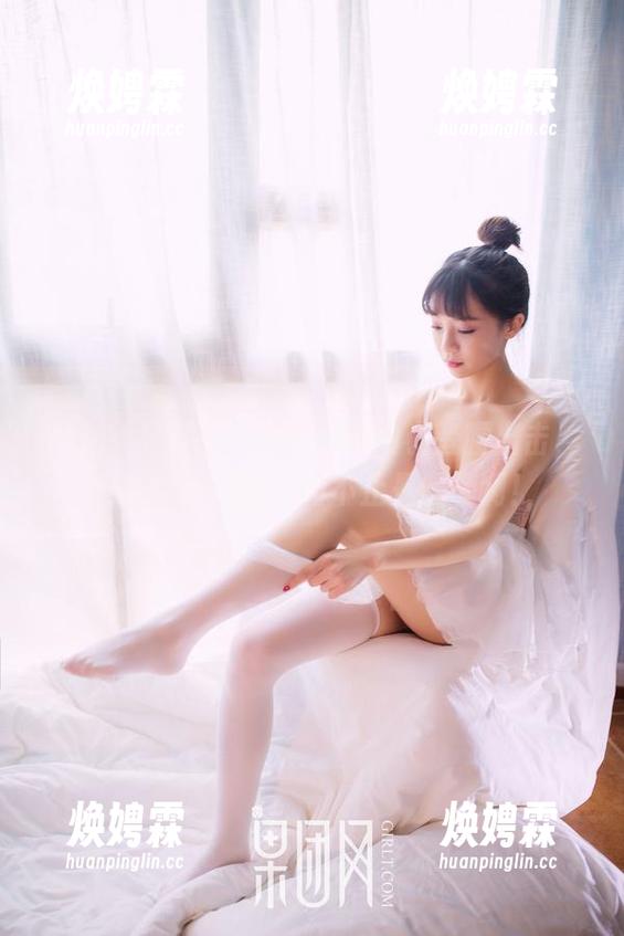 GIRLT果团网 - Miss琪的小蛮腰出击，私拍合集里舔屏的不止是服装啊！