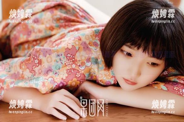 GIRLT果团网 - 这种泳衣套路，张小喵是不是在原图和图包里暗藏玄机？