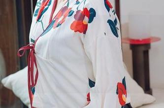 HuaYang花漾 – 睡衣含蓄而大胆，绮里嘉ula与无圣光的搭档，套图让我完全停下来思考。