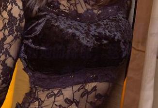 UGirls尤果网 – Mikka涵涵黑色写真精选，小黑裙和她的搭配，拯救了我的审美疲劳。