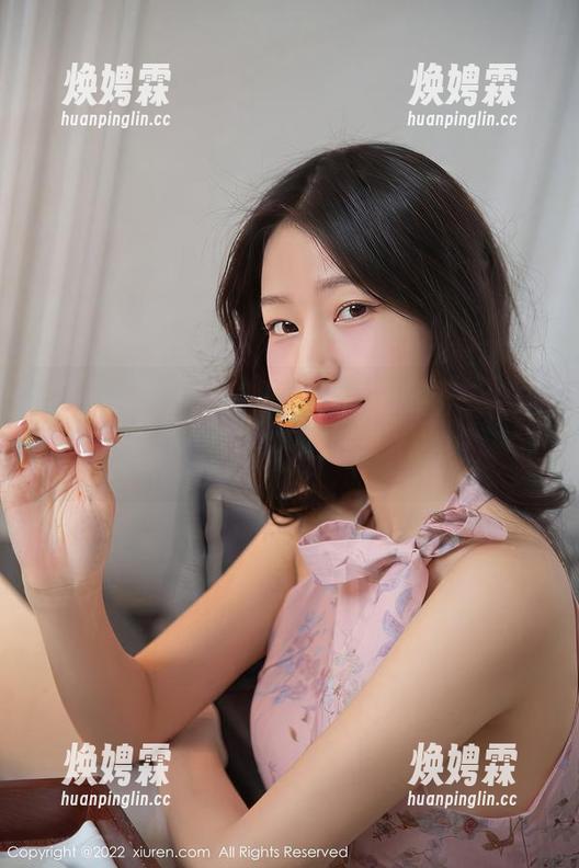 Xiuren秀人网 - 在线原图，Mieko林美惠子那件毛衣.........我得先撑住，别想太多。