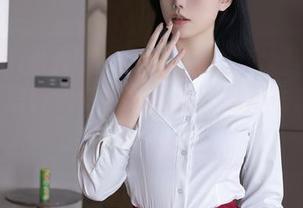 Xiuren秀人网 – 深藏不露的容容容Alice，私房日常中的美图让人忍不住想要探个究竟。
