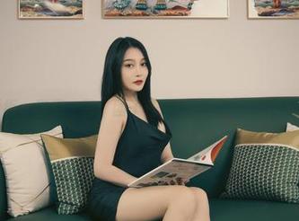 丽柜 – 随意一瞥：团子在牛仔裤中玩转时尚元素