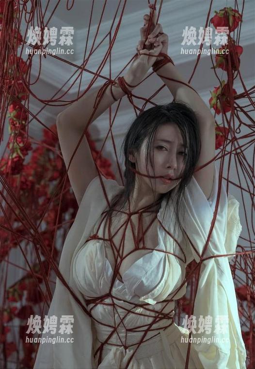 云溪溪的双人写真：甜罚变成了甜蜜的误会！
