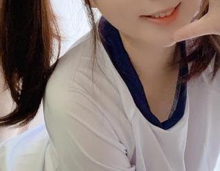 一波依依超级懒透明写真更新，好像让人看见了一些新东西，刺激！