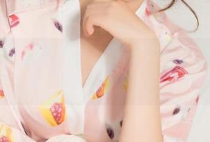 克拉女神 – 妮子居家专亚——家里的猫也得露脸