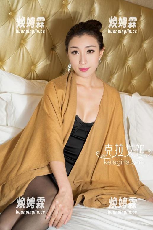 克拉女神 - 汤怡的红裙定制，感觉像是在秋天的童话里漫步的猫咪图片。