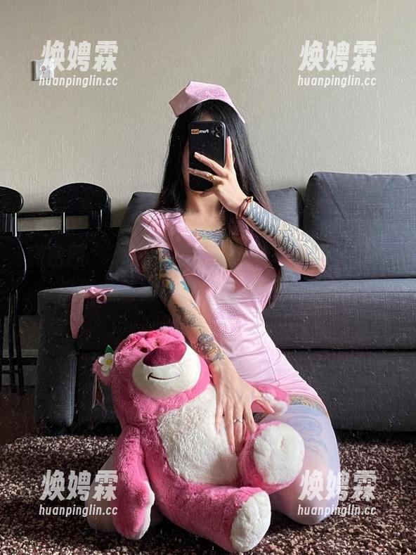 微密圈 - 卡通百科老王户外写真新系列，没事儿别太认真，悠着点儿就是了