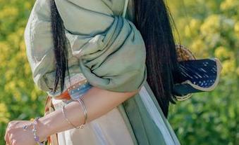 看“咬人小小兔”如何穿搭制服，来一波高清下载吧！