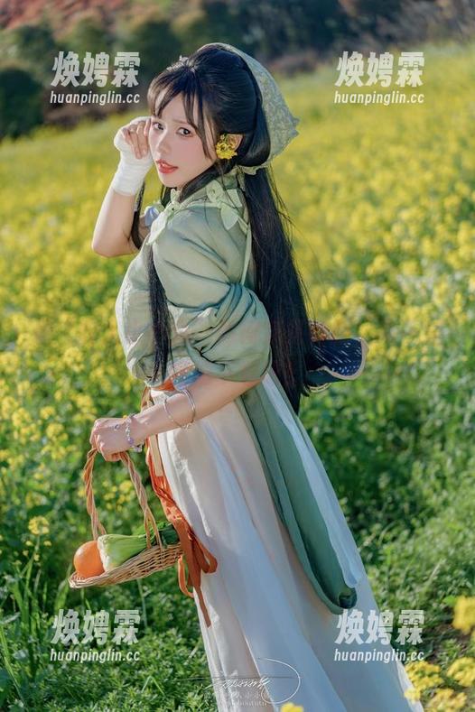 看“咬人小小兔”如何穿搭制服，来一波高清下载吧！