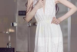 头条女神 – 溅水四起：火儿与泳池的资源传奇