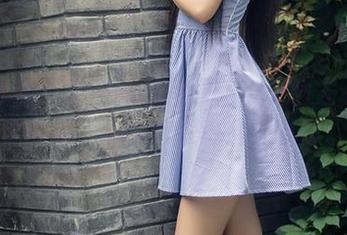头条女神 – 童安琪私房原图：女神未必就一定高冷，偶尔俏皮也别有风味。