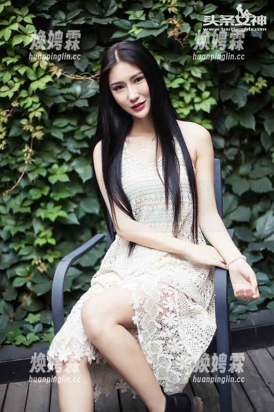 头条女神 - 郭忆然的修女写真,穿着白衫的纯真与暗流的碰撞 头条女神 - 郭忆然的修女写真,穿着白衫的纯真与暗流的碰撞