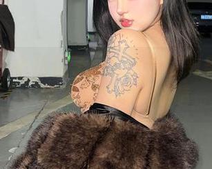微密圈 – 小优优子：又一份定制美足图集，请准备好你的眼睛