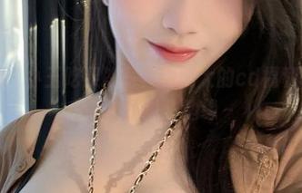 微密圈 – 小玉吃果冻写真：超大的cd福利，游走在看与不看的边缘～