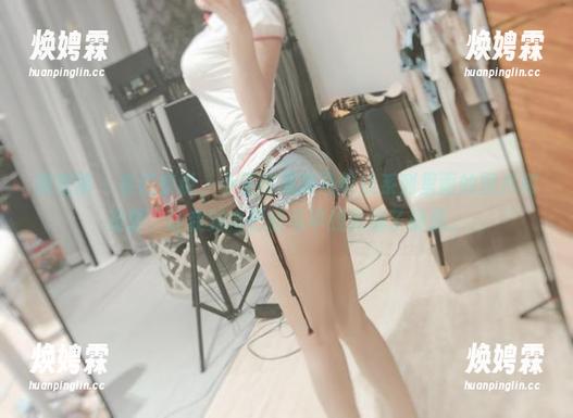 微密圈 - 实话实说，小玉吃果冻马甲线系列里面的图片和资源，让我对自己的马甲线充满了疑惑。