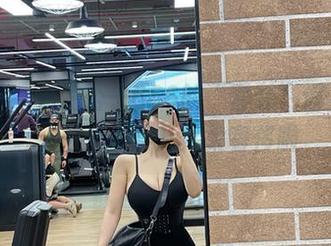 微密圈 – 当左公子666的“套装”遇上私房，一个人穿几件太奢侈啦