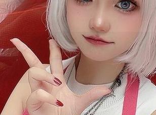 网袜怎么能这么好看？戚顾儿的最新图库又推翻了我的认知。