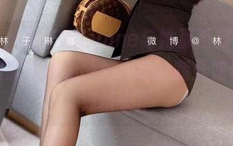 微密圈 – 林子喵Lynne与她那系列职业装生成如此对比的图片，已让我开始默默计划新衣！