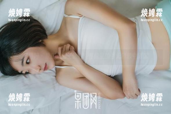 果团网 - 原图里的王语纯：在教室的百无聊赖中游荡