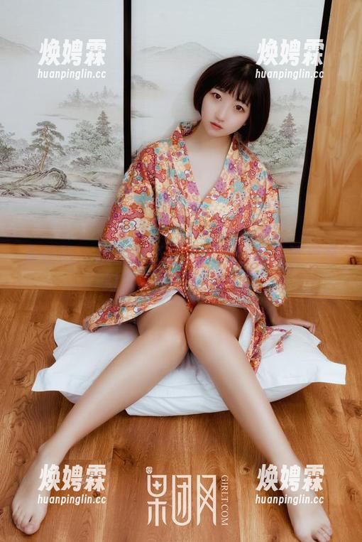 果团网 - 跳水？还是黄歆苑的私拍泳池奇幻剧？美图随心而游