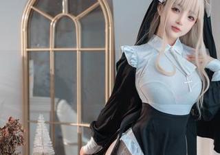 純白与妩媚并存，桜井宁宁的高清原图巫女造型，果然有点小迷人呢。