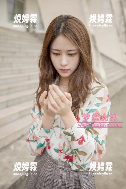 梦丝女神 - 这张图片里的花月舞，礼服的优雅让我忍不住多停留两秒。