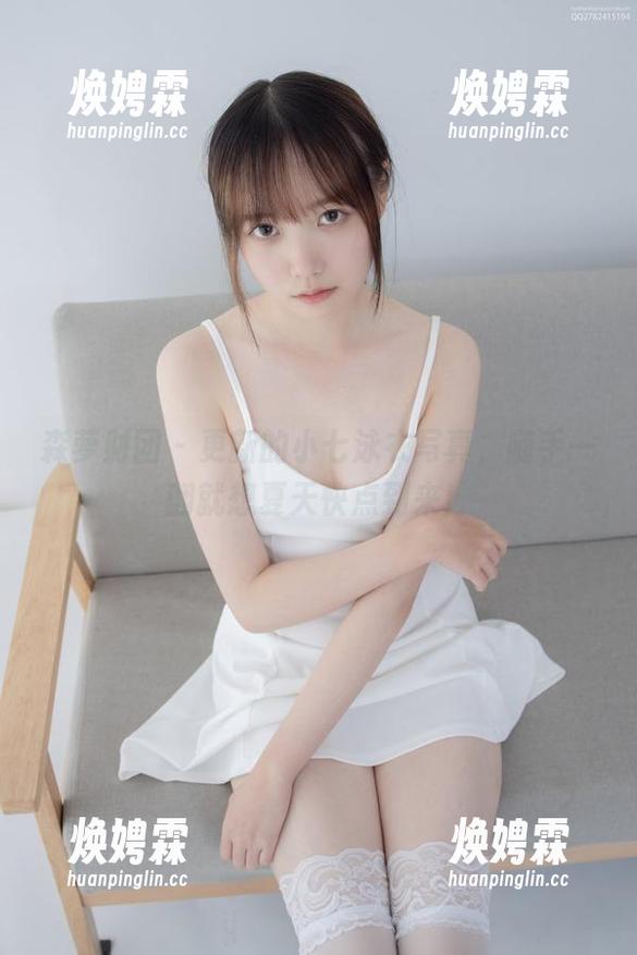 森萝财团 - 更新的小七泳衣写真，随手一翻就想夏天快点到来！