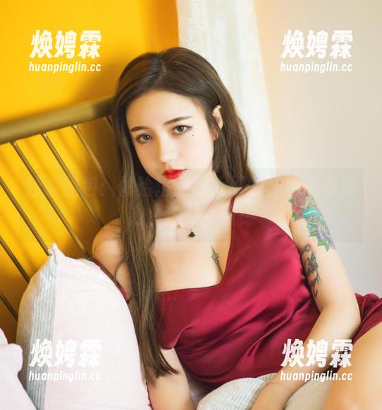 独家图包：体验洛丽塔大哥的红色内衣魅力，焕然一新！