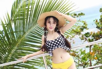 爱蜜社 – 探探乐薇Vivi的图包，免费的套装仿佛在说：‘靠着我，轻松出门’！