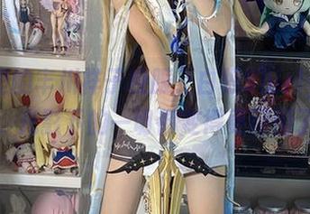 私拍里的丰川祥子校服，白栎Shirly真会挑，光影下的一切都变得更团圆了！