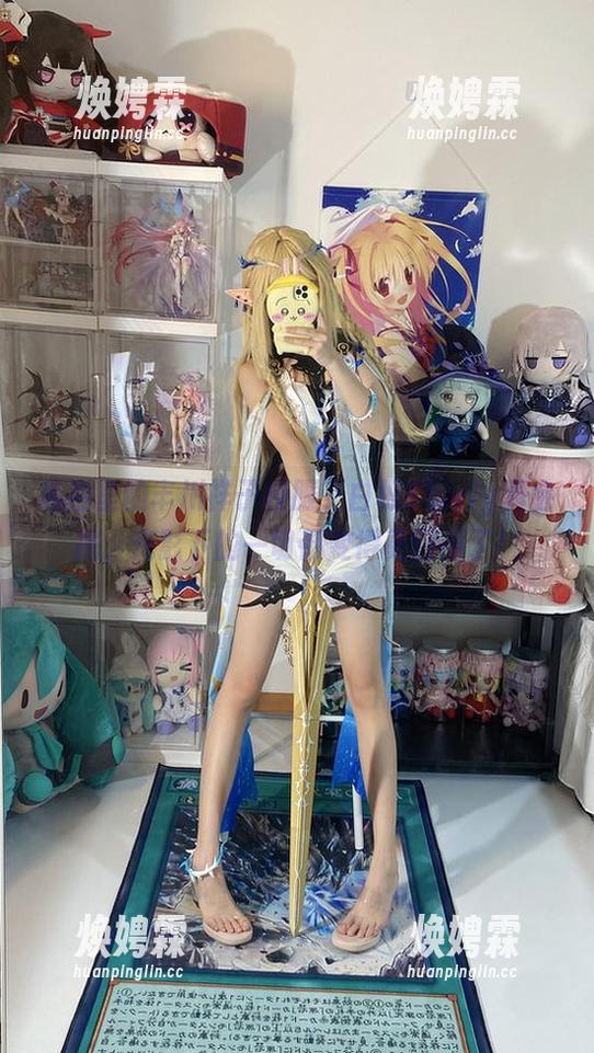 私拍里的丰川祥子校服，白栎Shirly真会挑，光影下的一切都变得更团圆了！