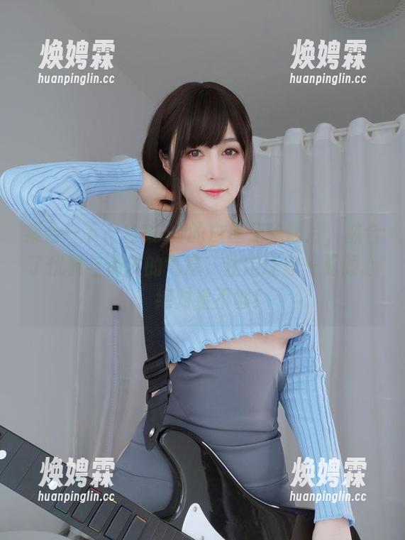 集合一下，白银81的白丝兔兔照片，融合了优雅与俏皮的气息，注定让你一见倾心，绝对看不够！