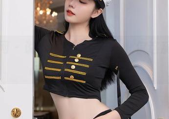 秀人网 – 说是普通的制服，允尔这系列作品集其实才是重点。
