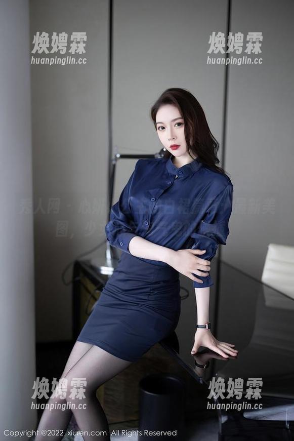 秀人网 - 心妍小公主的白裙篇章：最新美图，少女心与淘气鬼的碰撞。