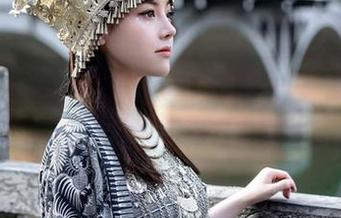 秀人网 – 夏日特供，谭小灵又驾到，我的注意力又被吸引住了。