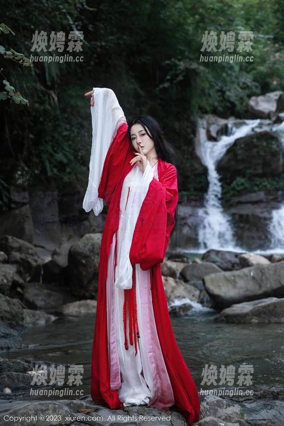 秀人网 - 比基尼＋黄可Christine＝实力派作品，点击下载点燃你的夏日！