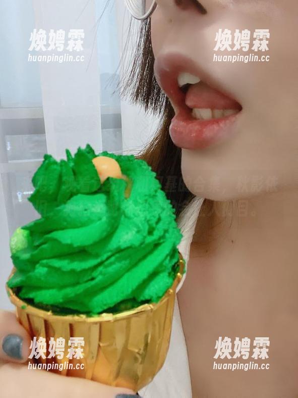 来吧，观看这组秋和柯基的合集，秋影依旧，狗狗远比你想象的会让人侧目。