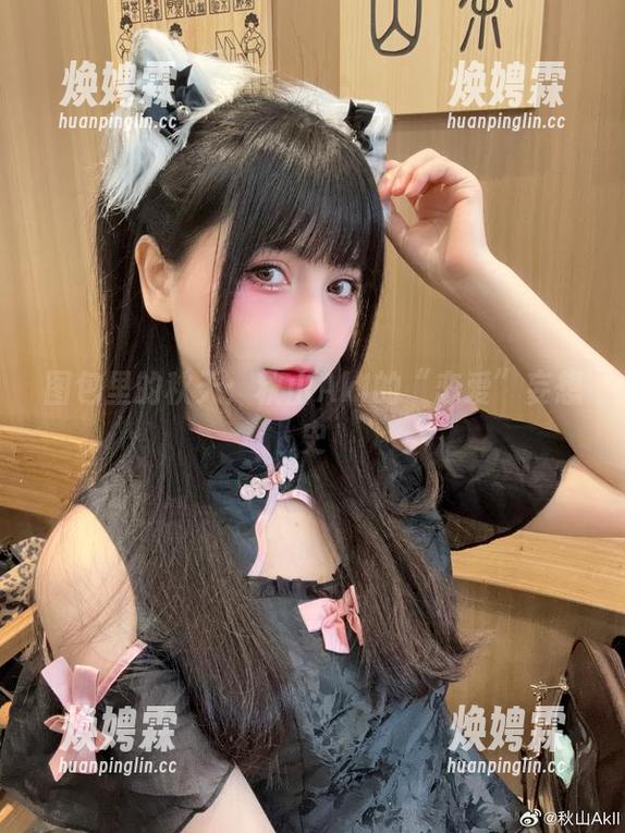 图包里的秋天：秋山AkI的“恋爱”妄想史