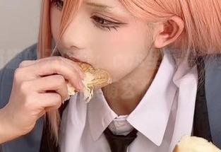 腥味猫罐的天使梦：cos里藏着“美图”的软萌玄机