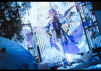 妹妹这个主题，配上芊芊酱w的写真，似乎有种淡淡的酸甜感…