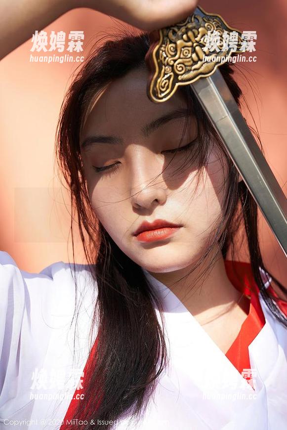 蜜桃社 - 真希穿皮衣，图库杂乱无章，下载前请考虑……智商。
