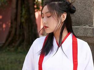 蜜桃社 – 陆萱萱Cecilia的制服合集：一边翻壁纸，一边犯花痴～