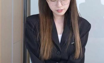 袜啵啵 – 来自甜甜圈的厚肉丝，原图要不要下载，壁纸想想也就算了。