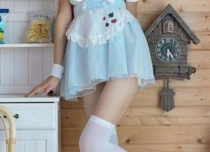 私房图集里的西瓜少女，t恤黑丝成就了这个夏天的清爽与一丝“不羁”！