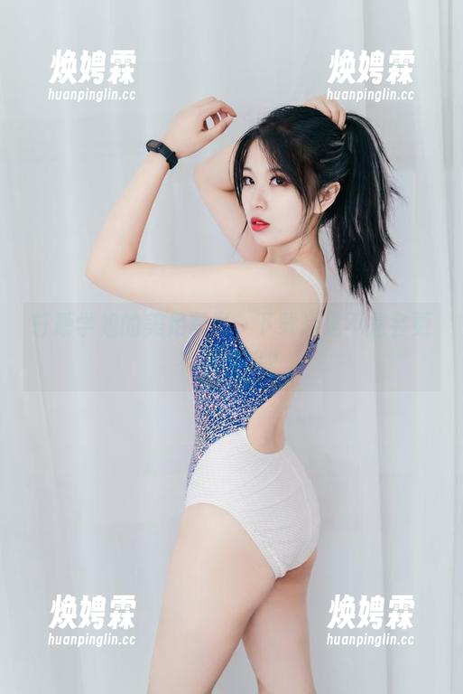 轩萧学姐的美足写真，下载后是不是会更有感觉呢？