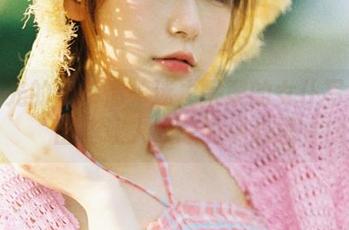 无圣光的姐弟情—迷之呆梨的女仆写真透出些让人联想的小心思