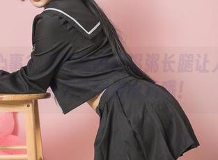 少女心事？原图里的雯粥粥长腿让人沉醉，别忘了翻看图集哦！